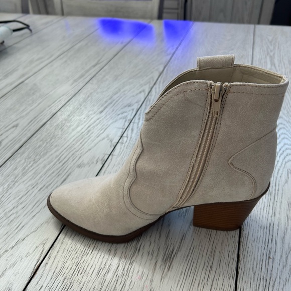Women's Cream Ankle Boots 7.5B - Picture 3 of 9